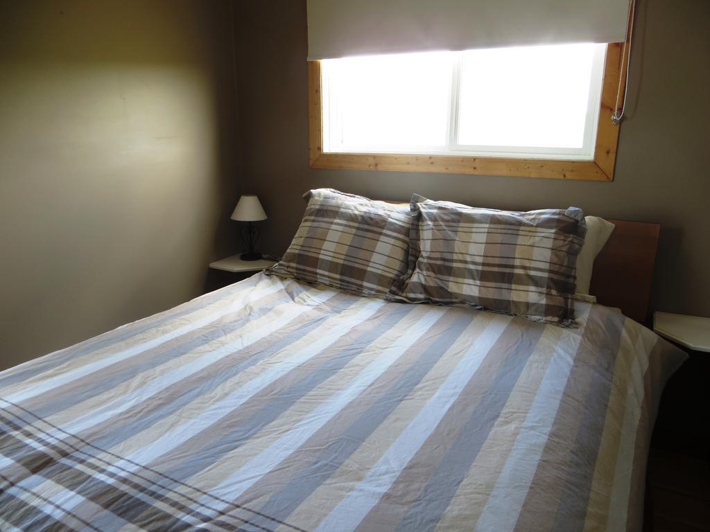 Foxlake Retreat Hanna Room photo
