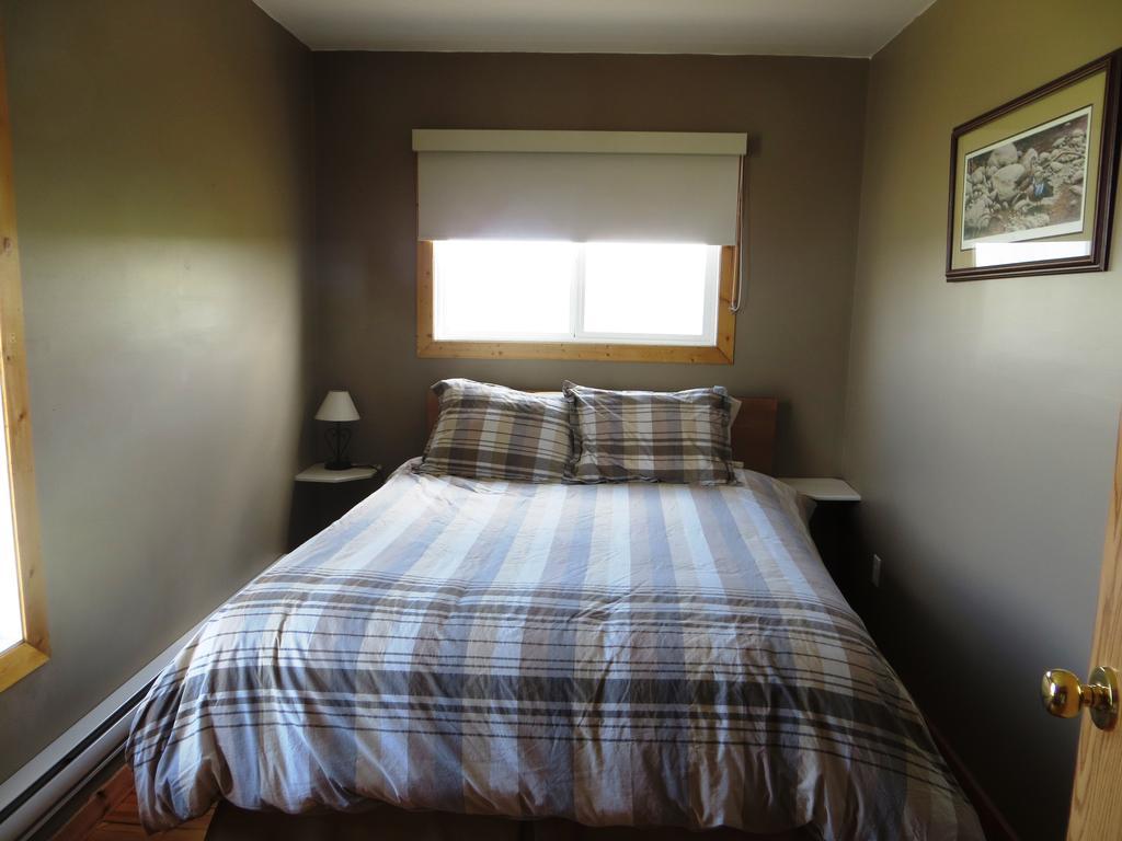 Foxlake Retreat Hanna Room photo