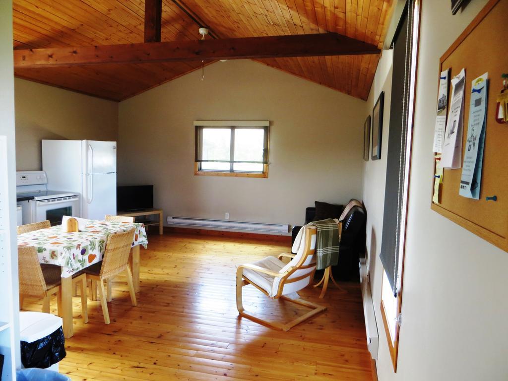 Foxlake Retreat Hanna Room photo